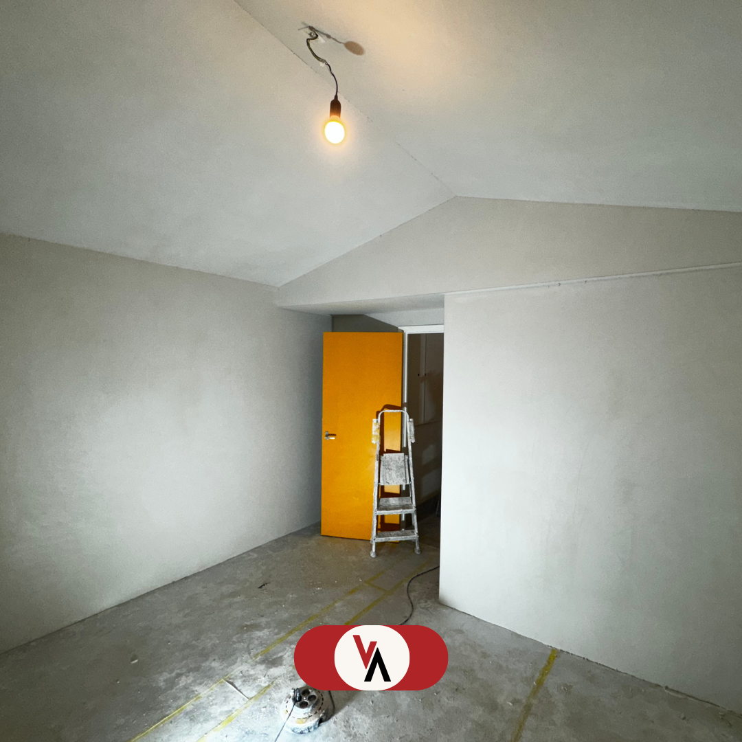 Strak afgewerkte dakkapel na stucwerk – Van Arte Stuc & Schildersbedrijf